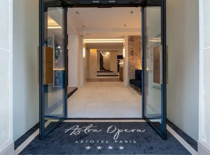 Entrée spacieuse de l’hôtel Astra Opéra