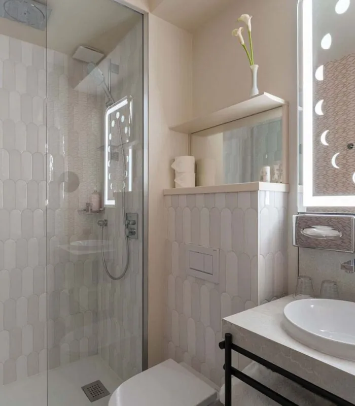 Salle de bains d’une chambre Double Bouglione à l’hôtel Opera Astra