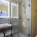 Salle de bains de la chambre Double avec terrasse à l’hôtel Opera Astra