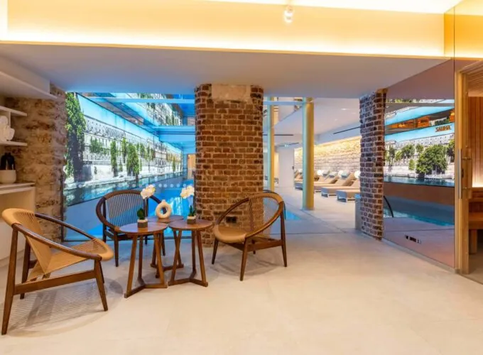 L’espace bien-être de l’hôtel Astra Opéra offre un havre de détente et de sérénité, idéal pour se ressourcer après une journée bien remplie.