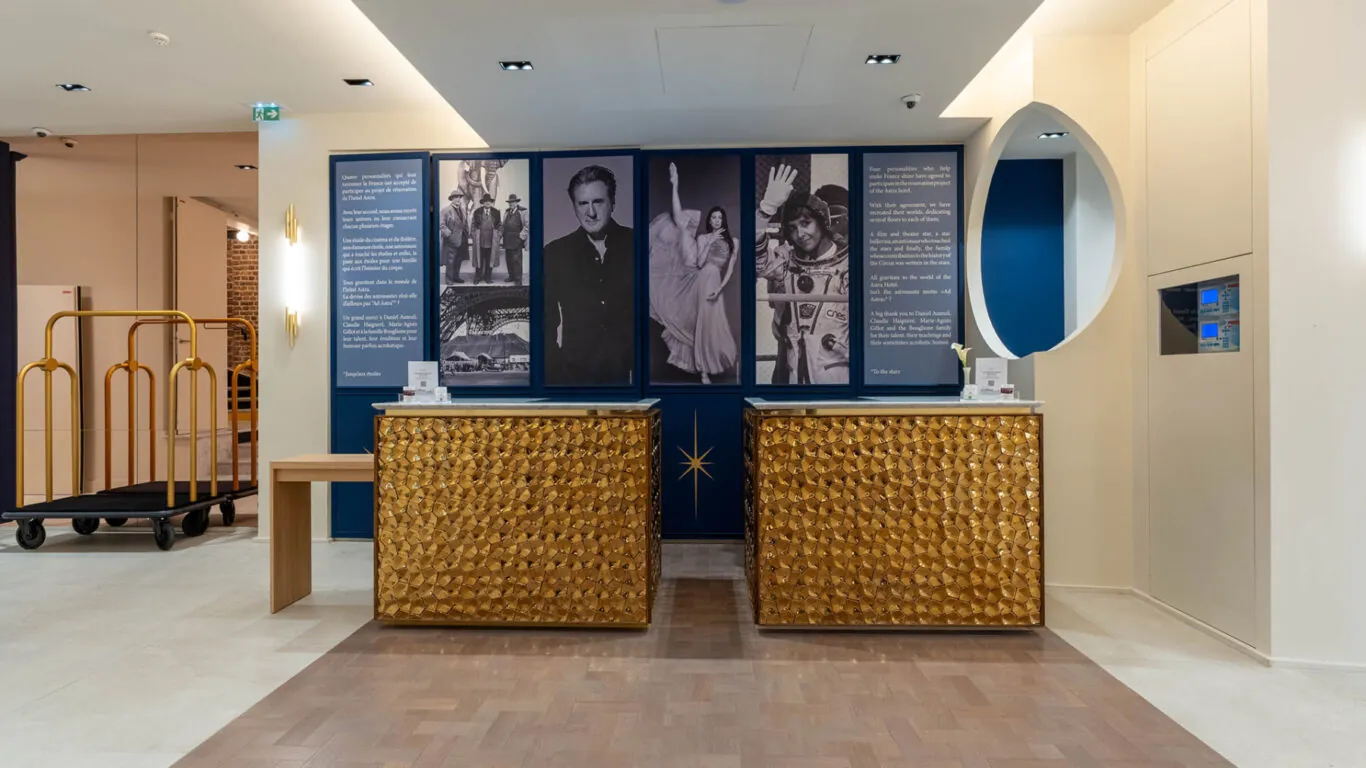 L’atmosphère de la réception de l’hôtel Astra Opéra se caractérise par son accueil chaleureux, son design moderne et son service personnalisé.