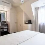 Vue du lit dans la chambre Single Standard à l’hôtel Opera Astra