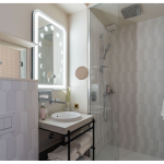 Bathroom of a Superior Twin room Bouglione at the Hotel Opera Astra
