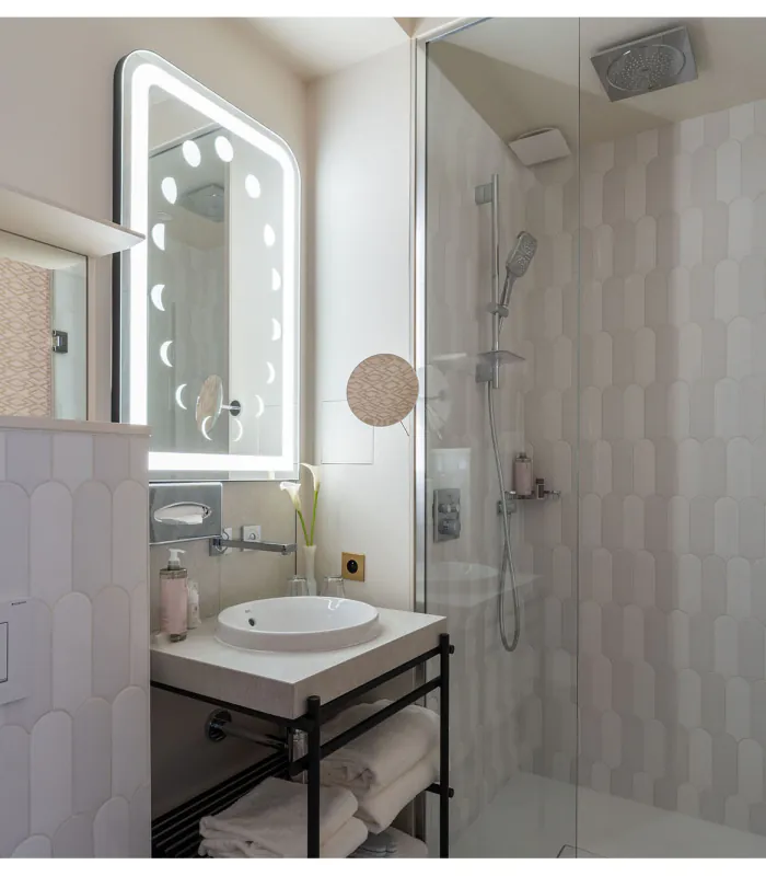 Bathroom of a Superior Twin room Bouglione at the Hotel Opera Astra
