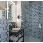 Salle de bains d’une chambre Twin Supérieure Claudie Haigneré à l’hôtel Opera Astra