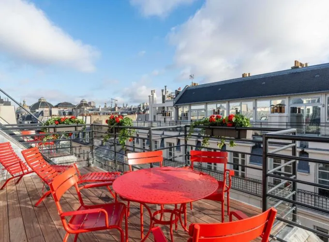 Vue de la terrasse d’une chambre Privilège avec terrasse Claudie Haigneré à l’hôtel Opera Astra
