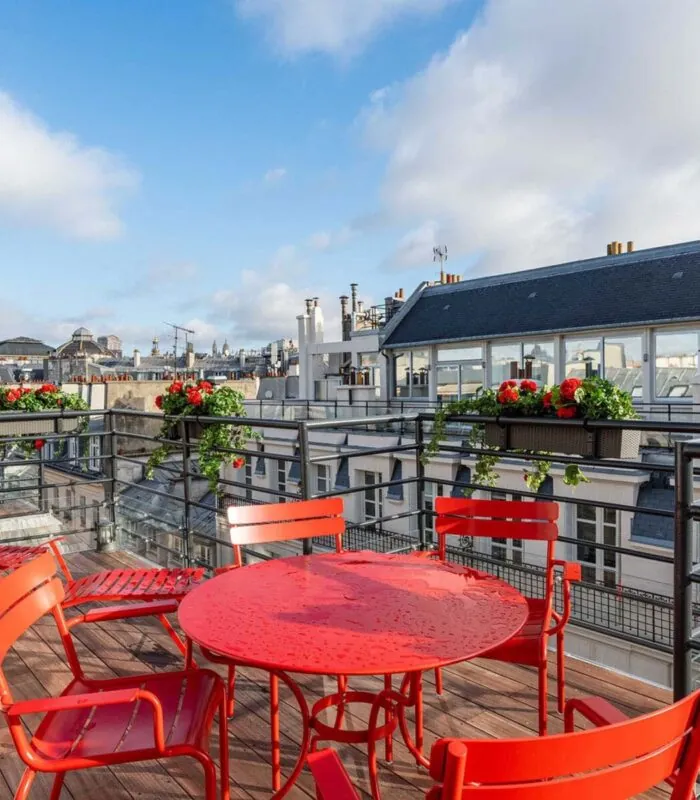Vue de la terrasse d’une chambre Privilège avec terrasse Claudie Haigneré à l’hôtel Opera Astra