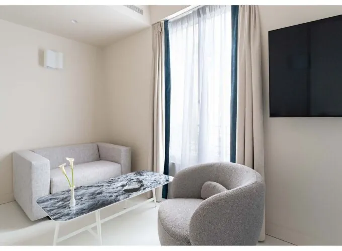 Vue d’une chambre Triple Claudie Haigneré à l’hôtel Opera Astra