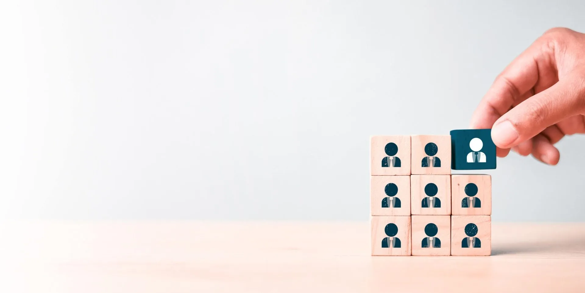 团队成员互联网络的示意图——团队合作与人力资源协同的概念