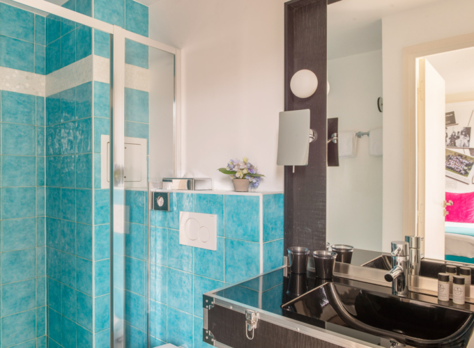 Salle de bain d’une Chambre Twin Privilège avec balcon