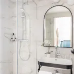 bathroom of the double room at Malte Hotel