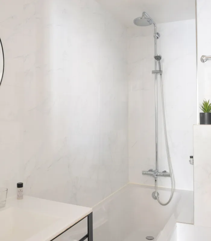 bathroom of the family room at Malte Hotel