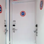 Sas commun privatisable de la chambre familiale supérieure à l’hôtel 34B