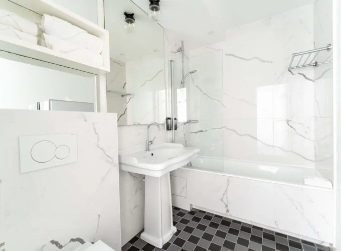 Chambre Double Superieure bathroom with black and white tiles and a sink at the Hotel 34B