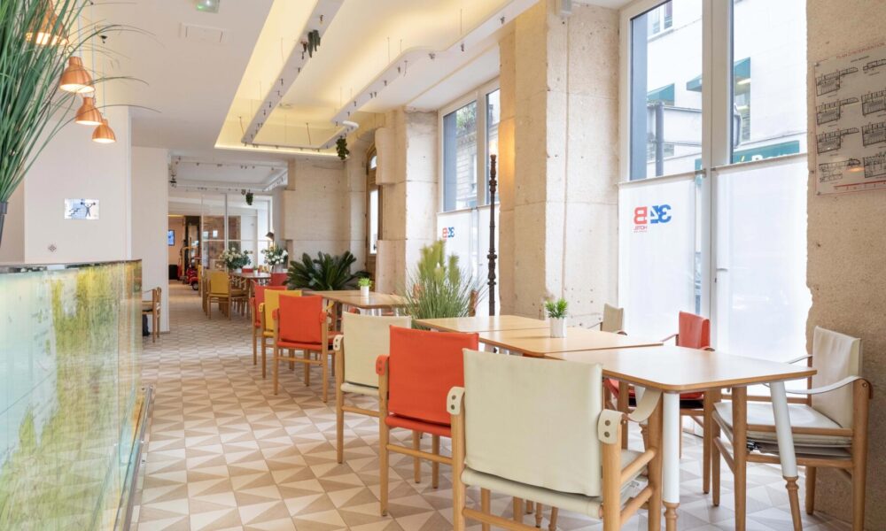 Tagungsraum Marianne im Hotel 34B in Paris, ausgestattet für professionelle Seminare