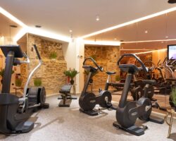 Vue sur la salle de fitness de l'hôtel 34B.