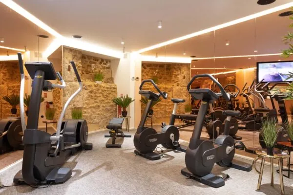 Vue sur la salle de fitness de l'hôtel 34B.