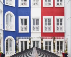 La verriere de l’Hôtel 34B l'identité française se montre ici à travers des touches amusantes et colorées, dans une ambiance à la fois décalée et calme.