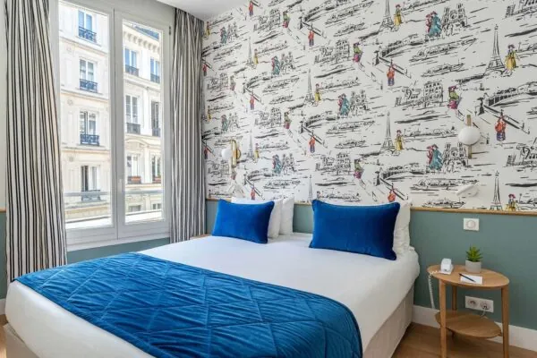 Chambre standard parfaite pour une ou deux personnes, offrant confort et tranquillité pour un séjour relaxant et intimiste.