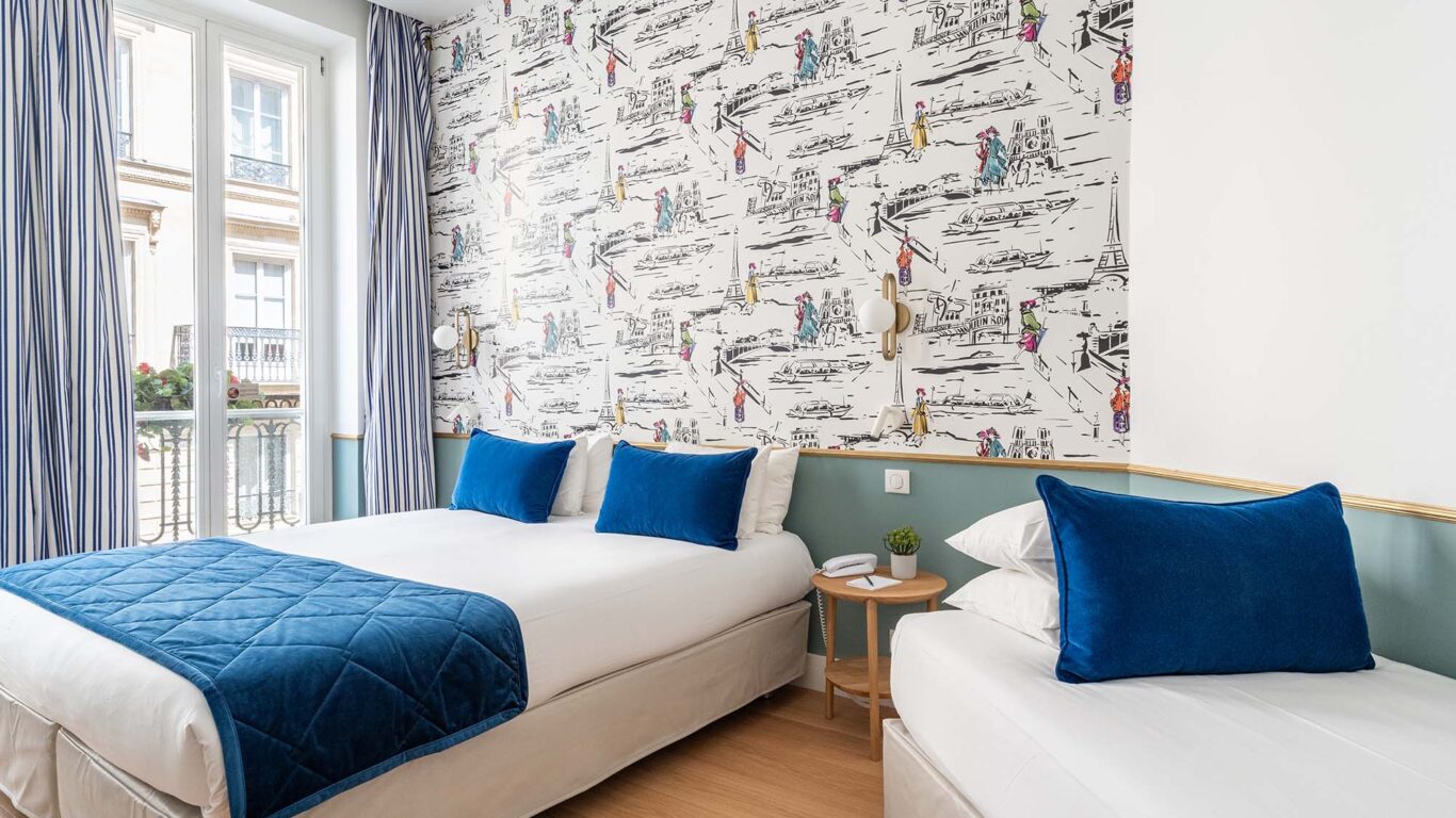 Chambre triple de l’hôtel 3 étoiles Acadia du groupe Astotel à Paris.