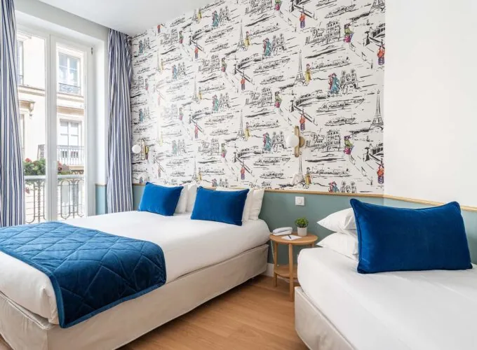 Chambre triple de l’hôtel 3 étoiles Acadia du groupe Astotel à Paris.