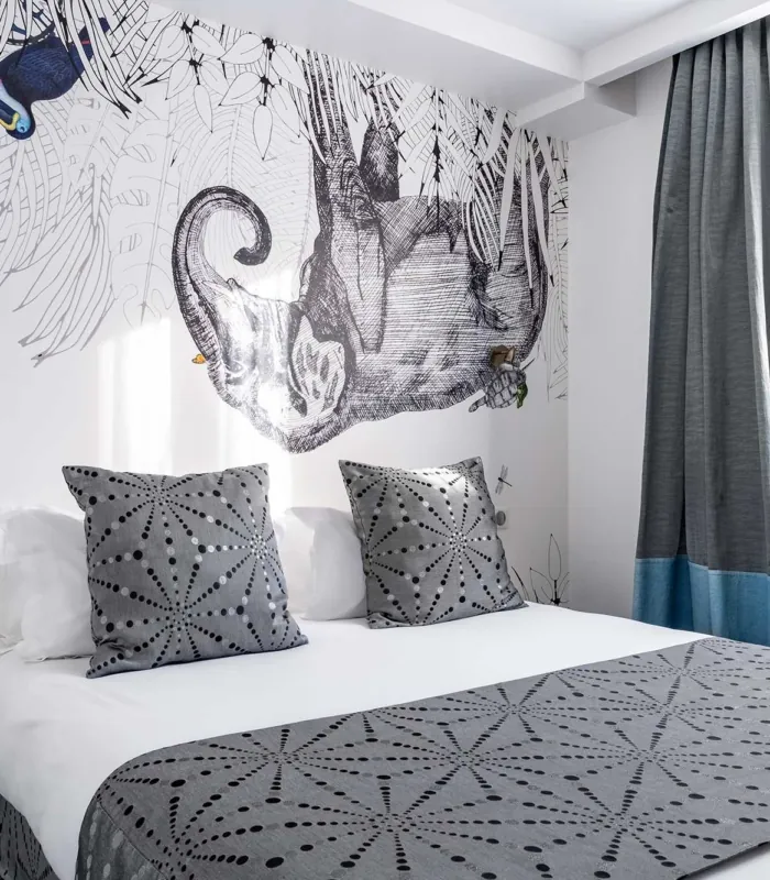 Chambre de l’Appartement avec un lit et un tableau au mur à l’hôtel Astoria