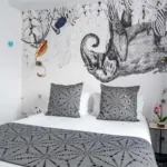 Chambre de l’Appartement avec un tableau d’éléphant au mur à l’hôtel Astoria