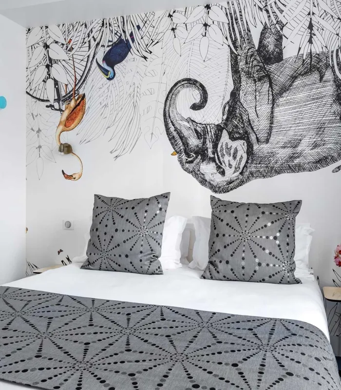 Chambre de l’Appartement avec un tableau d’éléphant au mur à l’hôtel Astoria