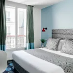 Vue d’une chambre double à l’hôtel Astoria, Paris