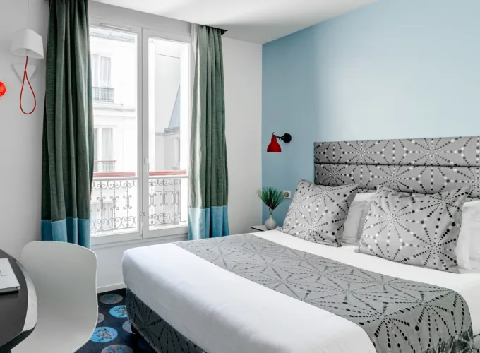 Vue d’une chambre double à l’hôtel Astoria, Paris