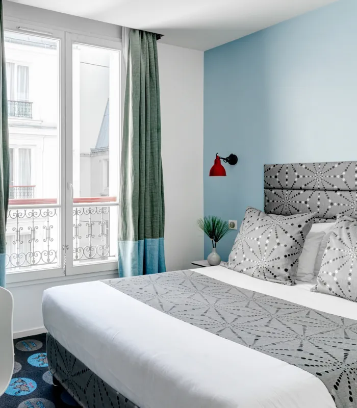 Vue d’une chambre double à l’hôtel Astoria, Paris