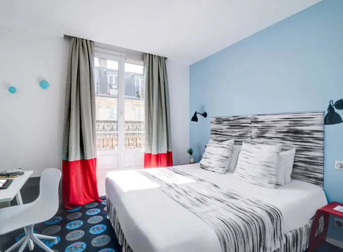 Vue d’ensemble d’une chambre double supérieure à l’hôtel Astoria, Paris