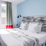 Détail d’une chambre double supérieure à l’hôtel Astoria, Paris