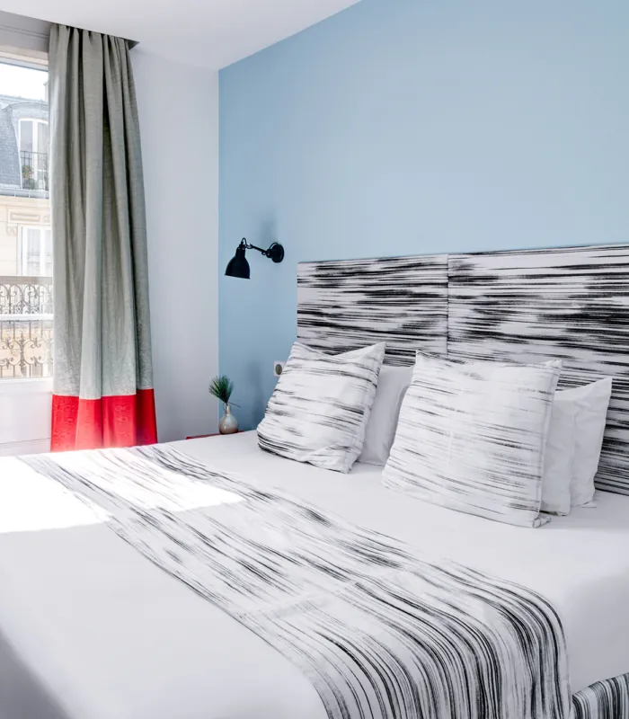 Détail d’une chambre double supérieure à l’hôtel Astoria, Paris