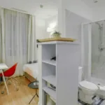 Salle de bain de la Chambre Single avec toilettes, lavabo et douche à l’hôtel Astoria