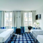 Vue de la chambre triple à l’hôtel Astoria