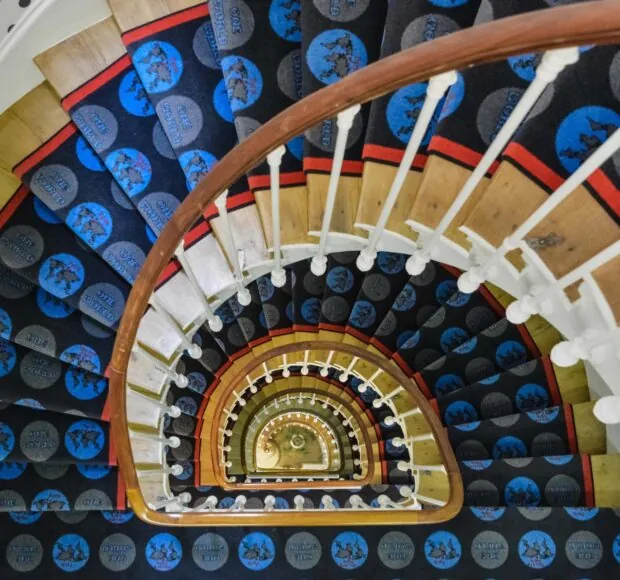 Astoria 酒店美丽楼梯的景观