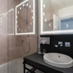 Douche de la chambre Exécutive Marie-Agnès Gillot de l’hôtel Astra Opéra