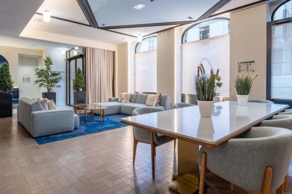 Lobby de l’Hôtel Astra Opéra à Paris – cadre raffiné près de l’Opéra