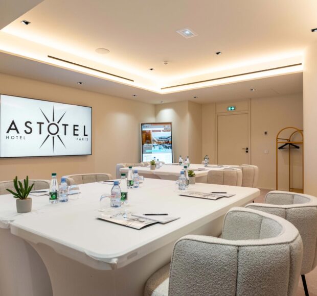 Tagungsraum „Étoile“ im Hotel Astra Opéra in Paris, in Inseln angeordnet