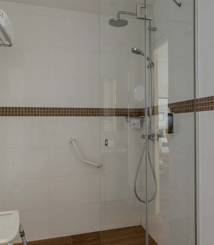 Salle de bain de la chambre Quadruple à l’hôtel Augustin