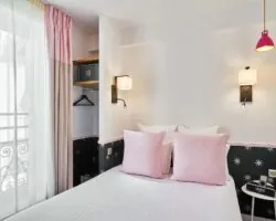 Chambre Standard parfaite pour une ou deux personnes, offrant confort et tranquillité pour un séjour relaxant et intime