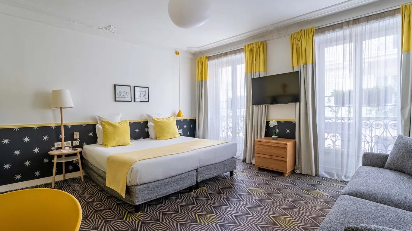 Chambre Quadruple à l’hôtel Augustin 3 étoiles du groupe Astotel à Paris