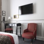 Chambre Double room with a large flat screen tv on the wall at the Hotel Bradford Elysees