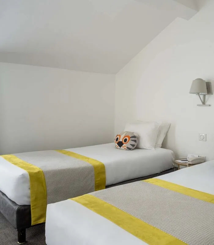 호텔 조르주의 트리플 테라스룸, 침대 2개와 싱글 침대 1개 구비