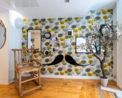 Vue du lobby de l’hôtel George 3 étoiles à Paris