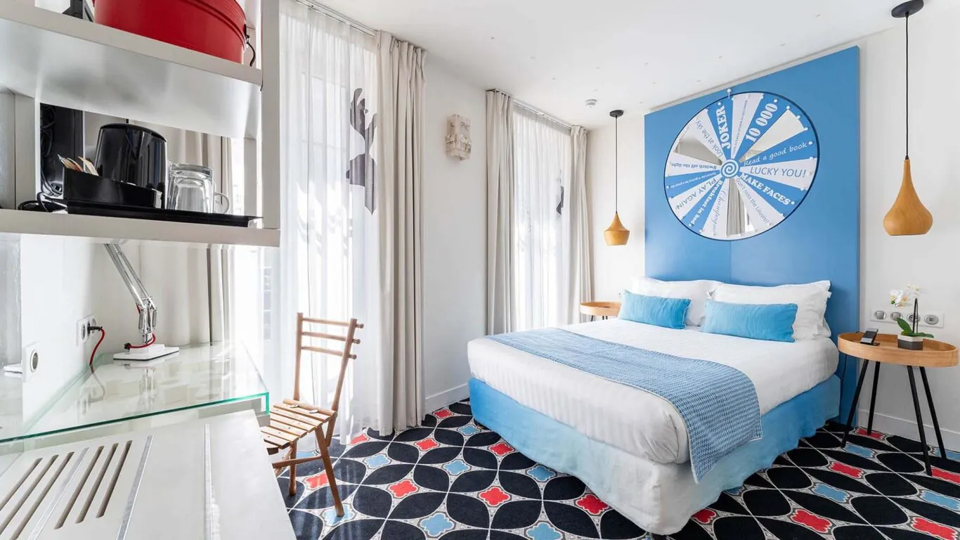 Chambre communicante à l’hôtel Joke 3 étoiles du groupe Astotel à Paris,idéale pour les familles ou les groupes
