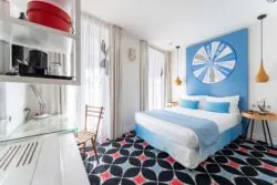 Chambre communicante à l’hôtel Joke 3 étoiles du groupe Astotel à Paris,idéale pour les familles ou les groupes