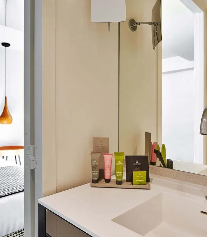 Salle de bain de la Chambre Familiale à l’hôtel Joke