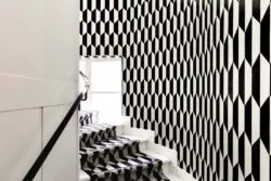 Vue de l’escalier de l’hôtel Joke